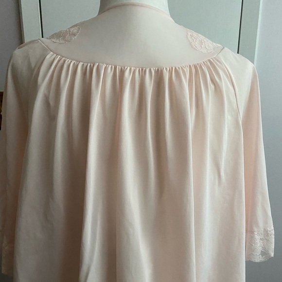 Vintage Shadowline Pale Pink Bed Jacket – Lace Trim, Rosebud Embroidery, Size M - Picture 3 of 9